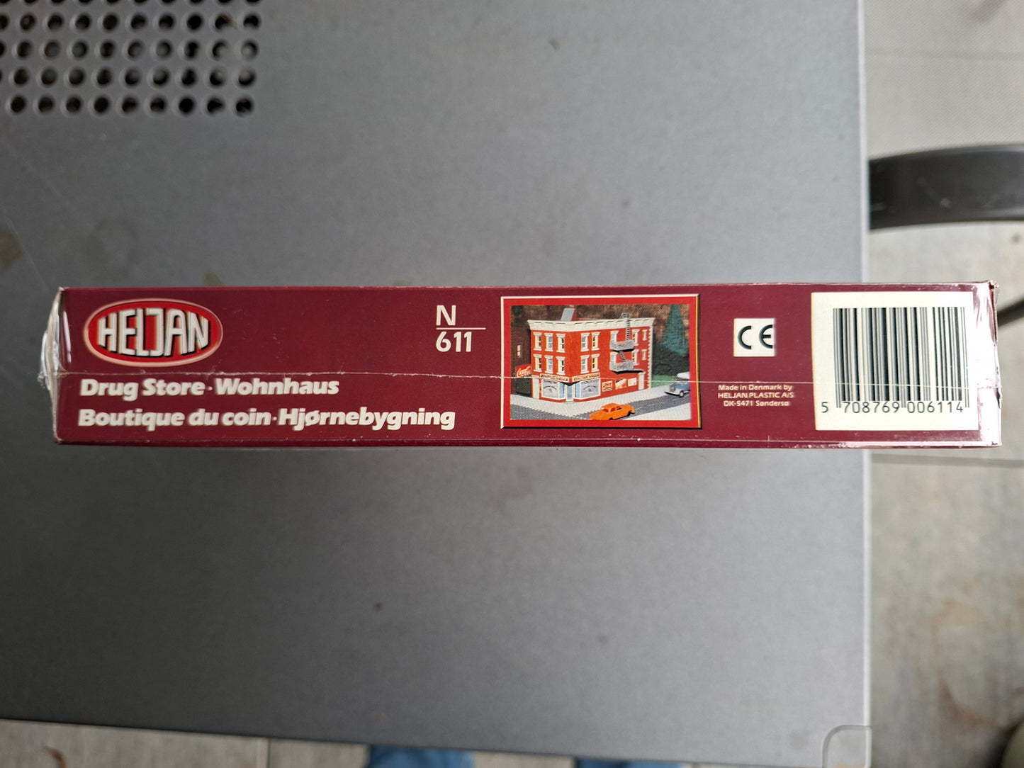 Heljan 611 Bahnhofsecke Drogerie US Style OVP (BHR)