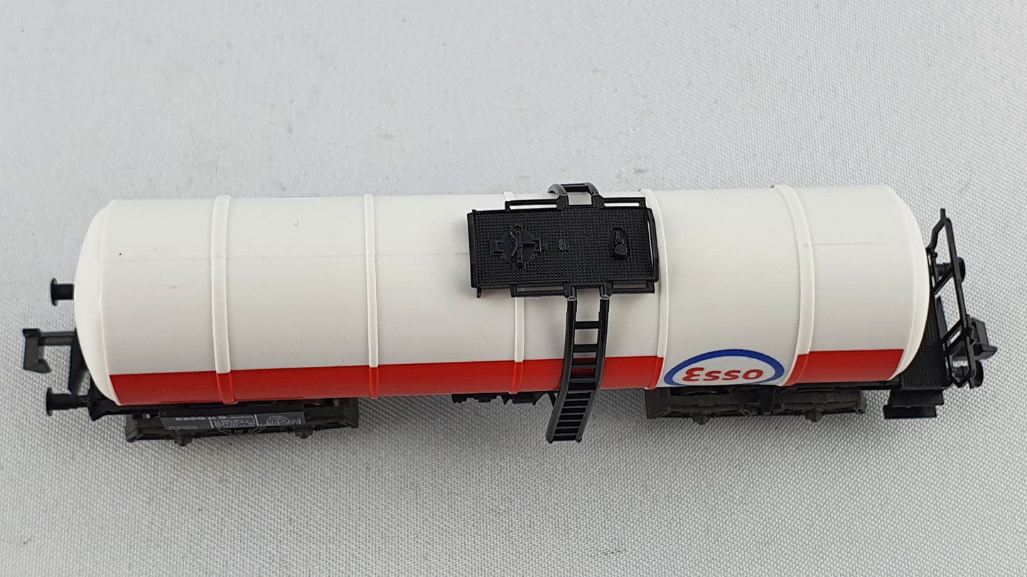 Fleischmann 8480 DB Kesselwagen 4-achsig mit Bremserbühne "ESSO" OVP (DG251)
