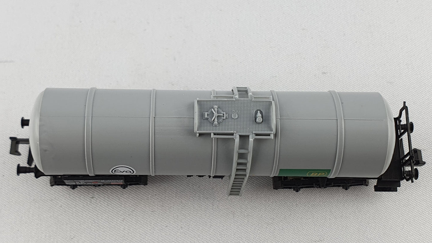 Fleischmann 8482 DB wagon-citerne 4 essieux avec plate-forme de serre-frein "EVA / BP" orig.
