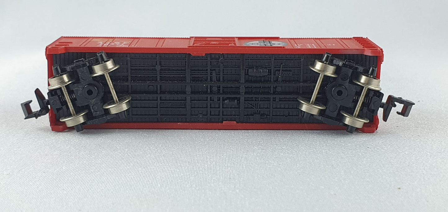 Model Power 3438 ATSF Box Car 40 foot "Snack Control" (DG727)