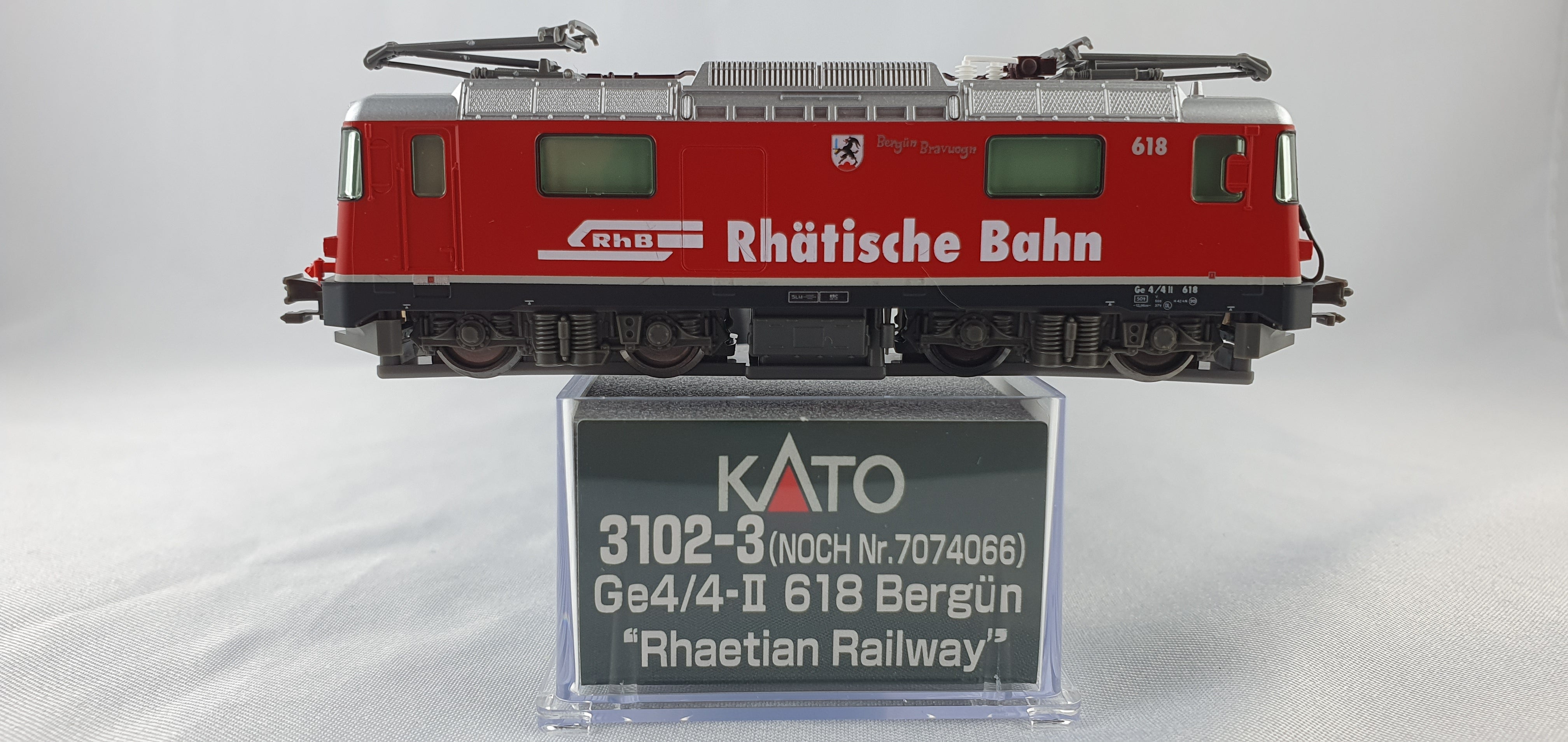 Kato 3102-3 RhB Elektrolokomotive Ge 4/4 II 618 Bergün Bravuogn