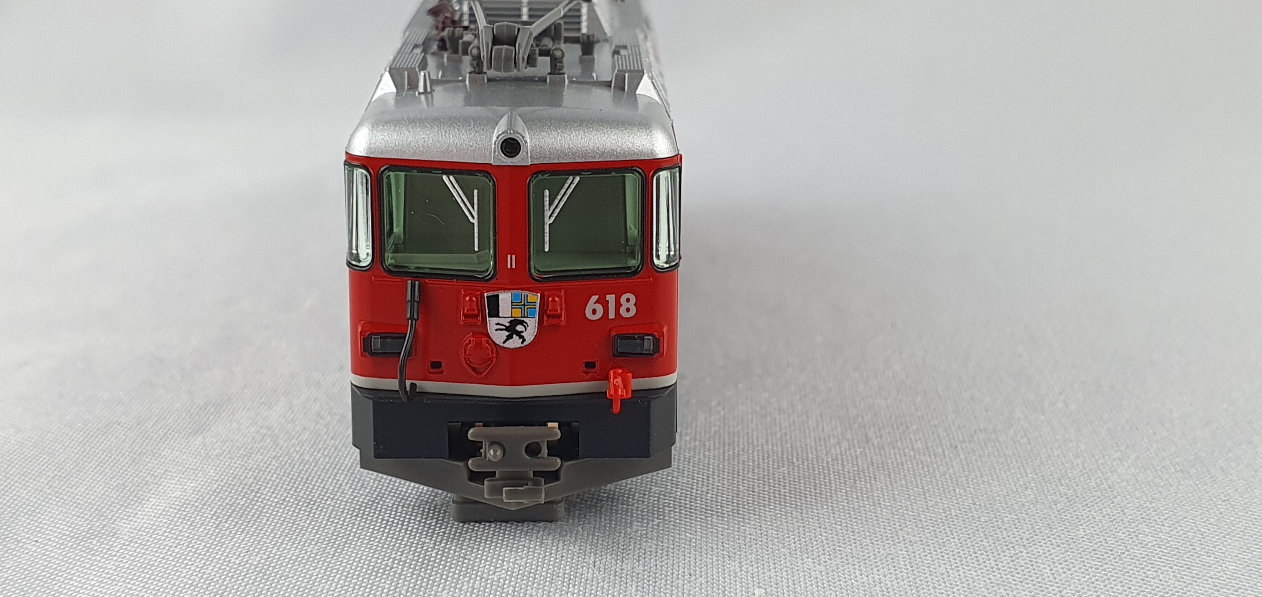 Kato 3102-3 RhB Elektrolokomotive Ge 4/4 II 618 Bergün Bravuogn