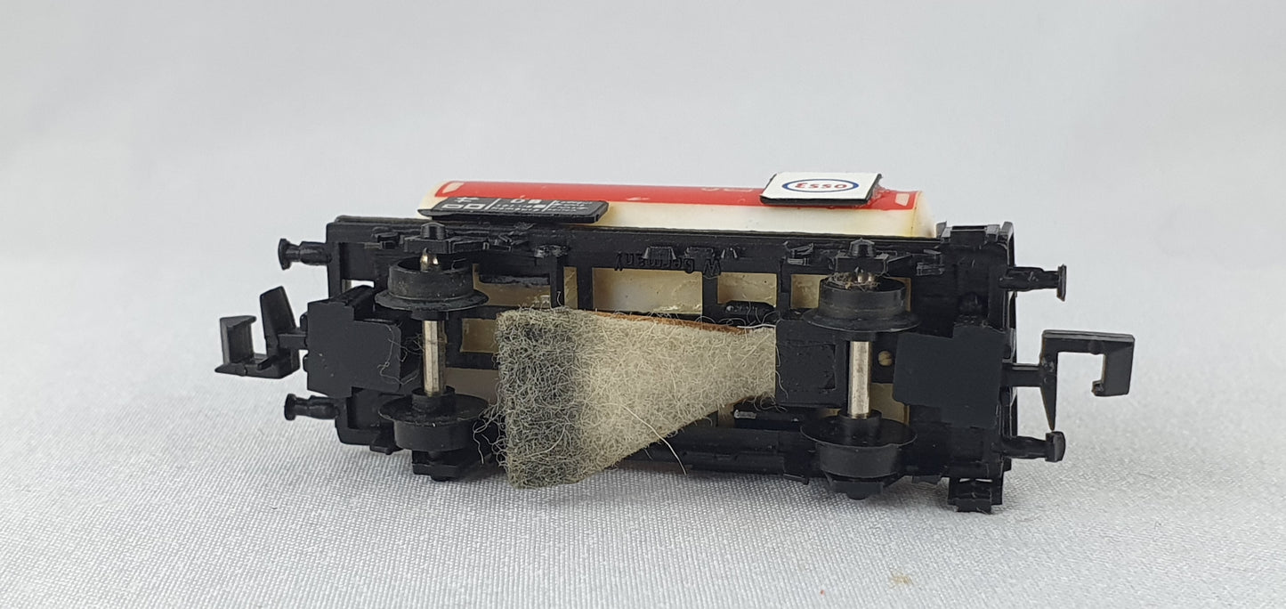 Herkat 1403 DB Kesselwagen ESSO, Schienenreinigungswagen OVP (DG884)