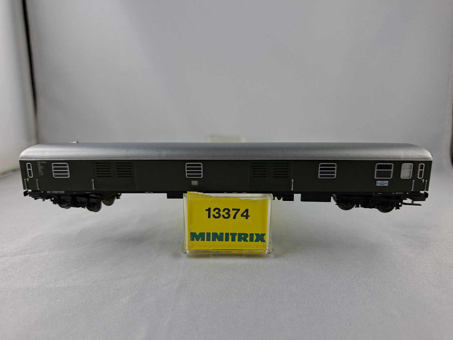 Minitrix 13374 DB Schnellzug Packwagen OVP (E2710)