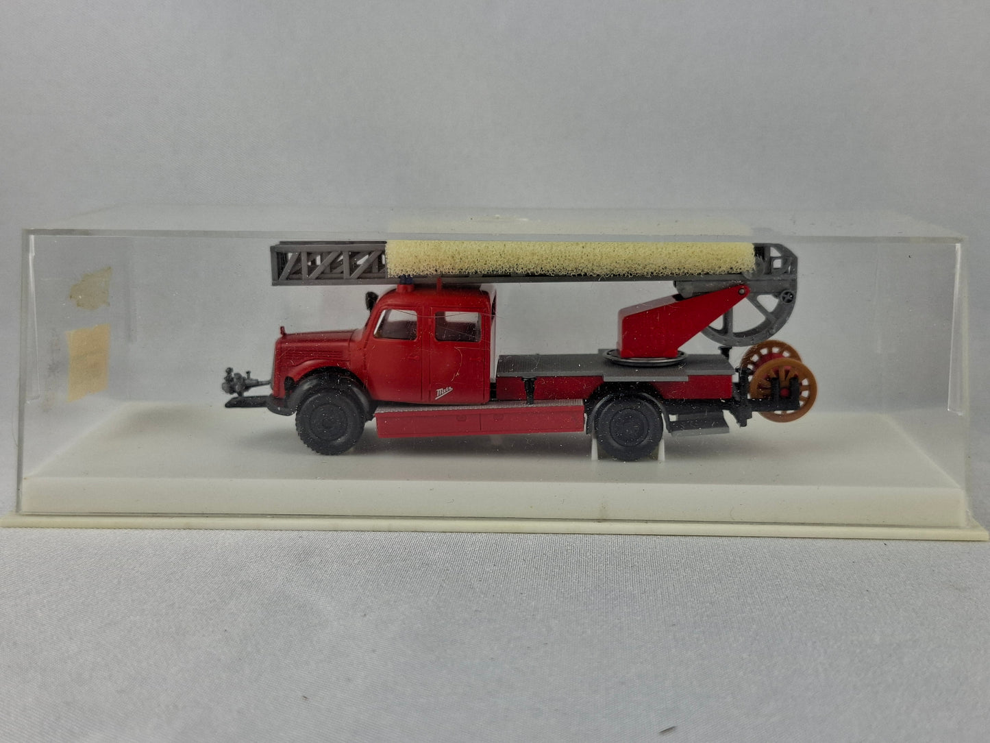 Brekina 4033 Mercedes-Benz L311 Feuerwehr mit Vorbaupumpe OVP (HJN8)