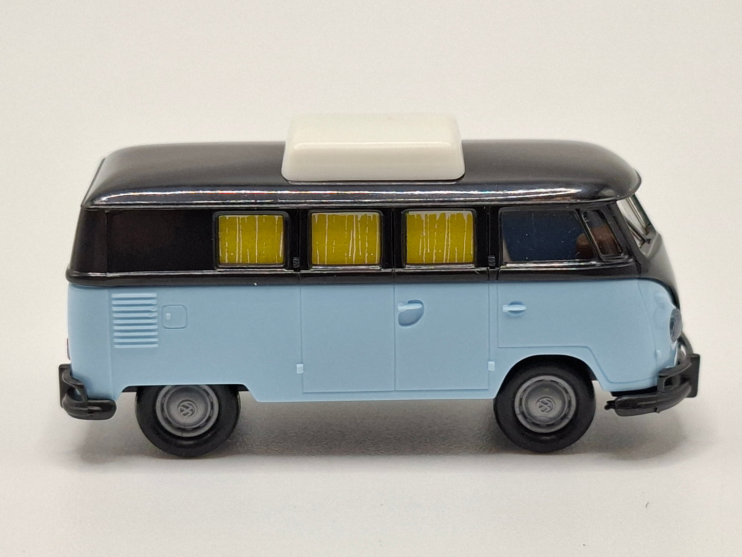 Brekina 1749 VW T1b Camper schwarz/hellblau OVP (BRE1749)