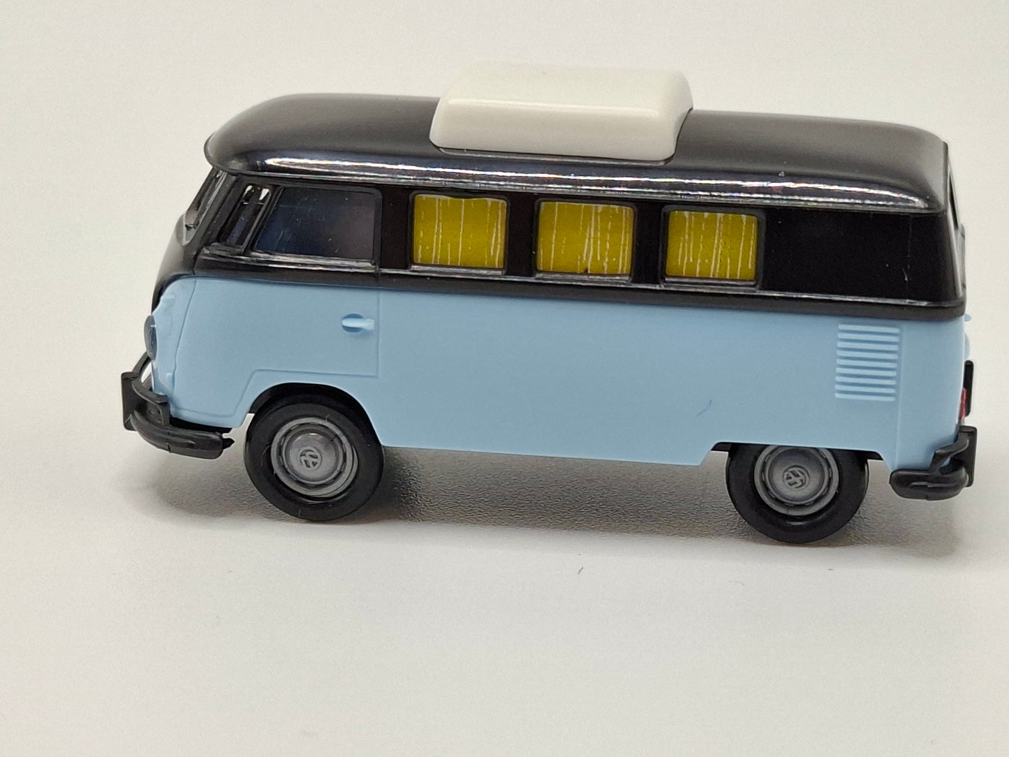 Brekina 1749 VW T1b Camper schwarz/hellblau OVP (BRE1749)