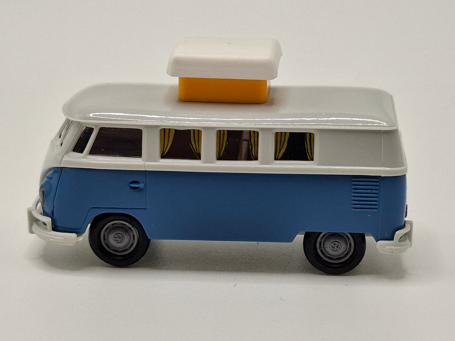 Brekina 1750 VW T1b Camper mit geöffnetem Hubdach schwarz/hellblau OVP (BRE1750)