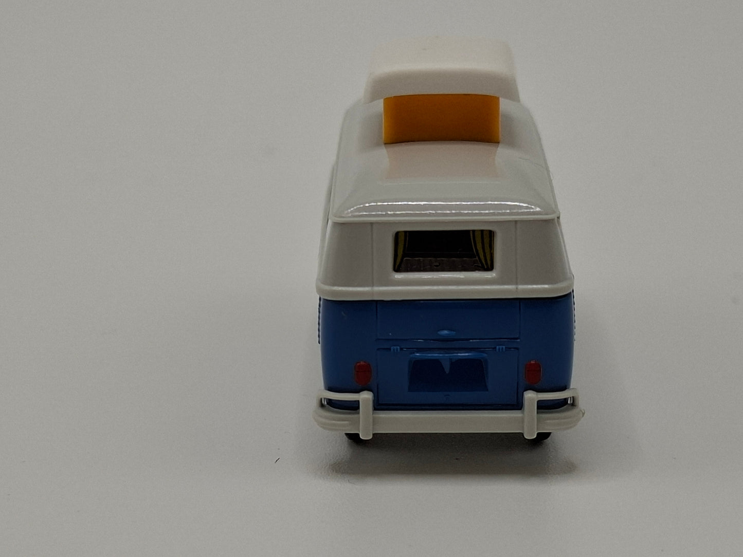 Brekina 1750 VW T1b Camper mit geöffnetem Hubdach schwarz/hellblau OVP (BRE1750)