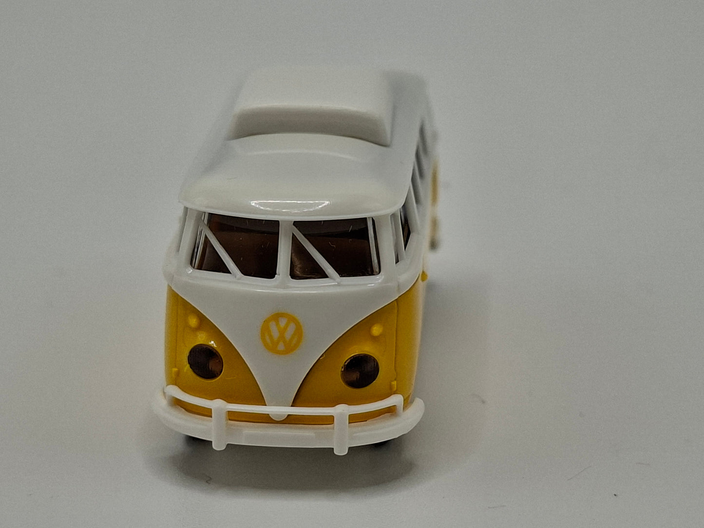 Brekina 1785 VW T1b Camper with closed pop-top roof original packaging (BRE1785)