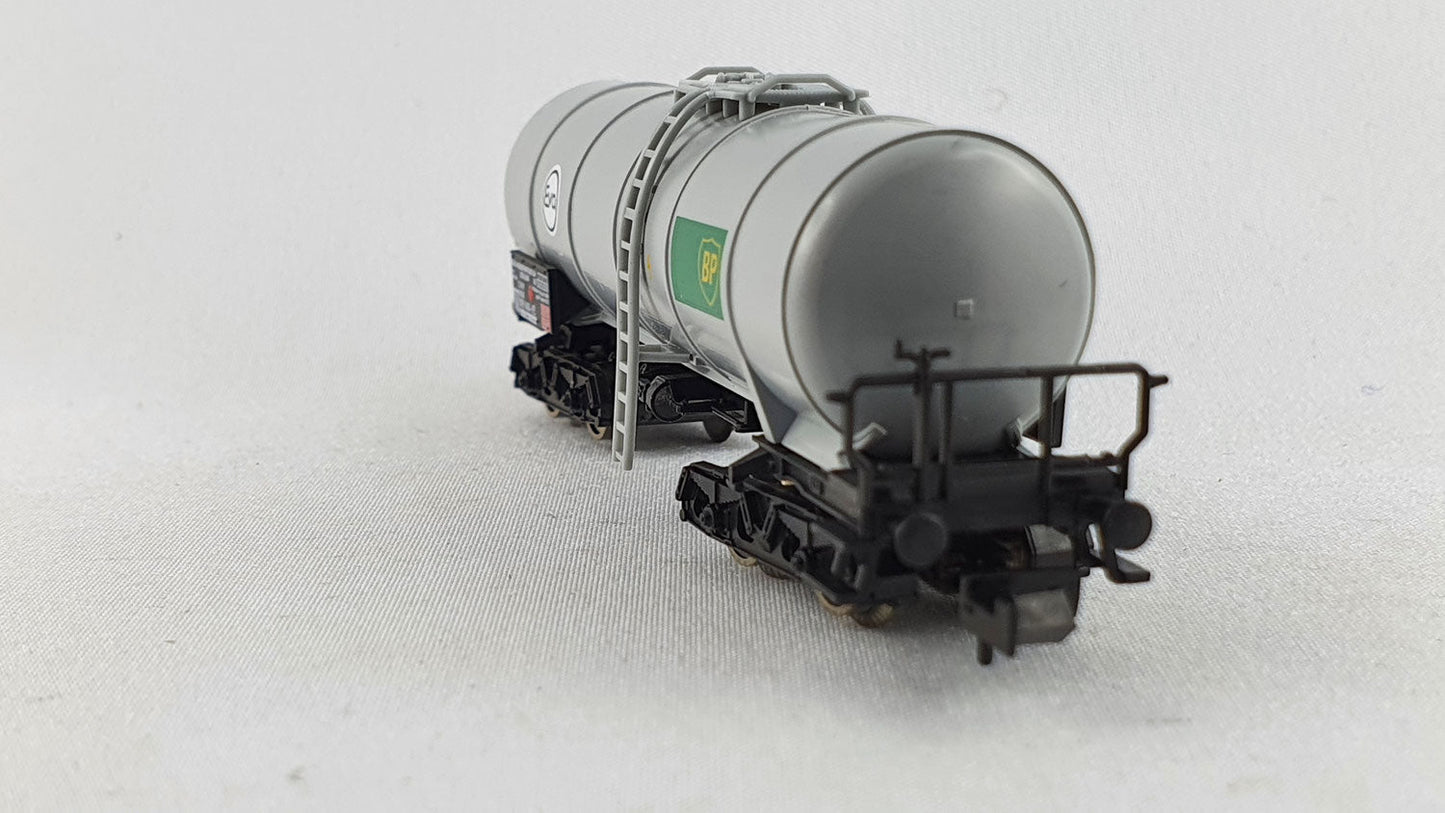 Fleischmann 8482 DB wagon-citerne 4 essieux avec plate-forme de serre-frein "EVA / BP" orig. 