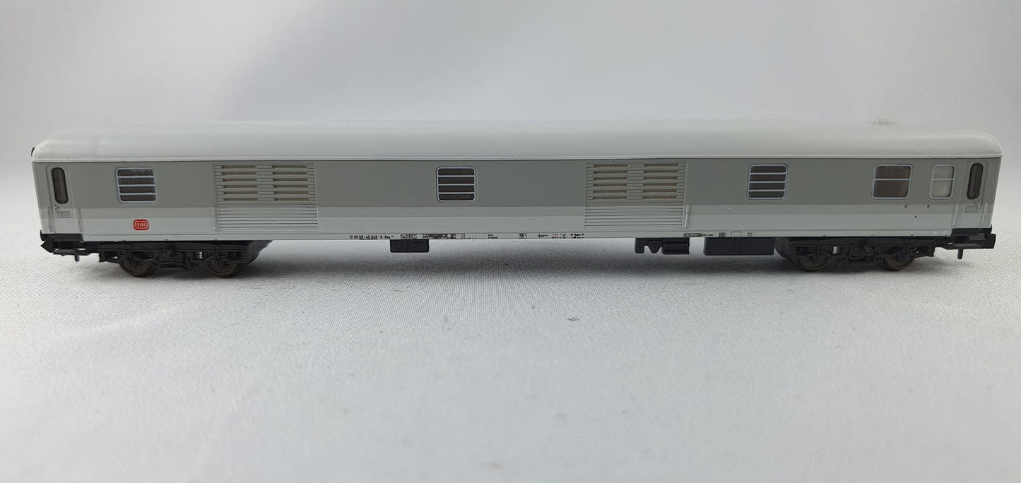 Minitrix 13352 DB Gepäckwagen grau/hellgrau mit Licht (DP567)