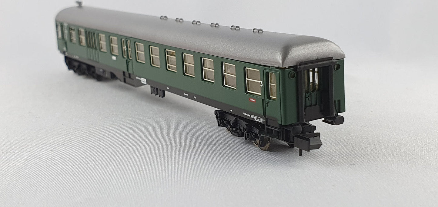 Arnold 3272 DB Mitteleinstiegs-Steuerwagen 3. Kl mit Schlusslicht OVP (DP383)