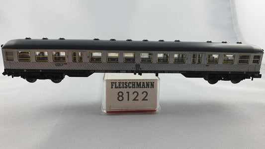 Fleischmann 8122 DB Nahverkehrswagen 2. Kl mit Beleuchtung "Silberling" OVP (E2770)