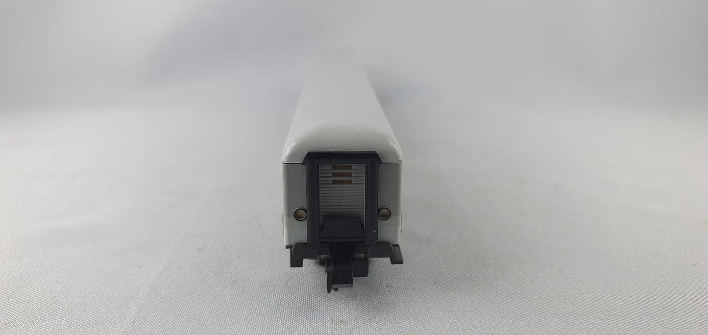 Minitrix 13352 DB Gepäckwagen grau/hellgrau mit Licht (DP567)