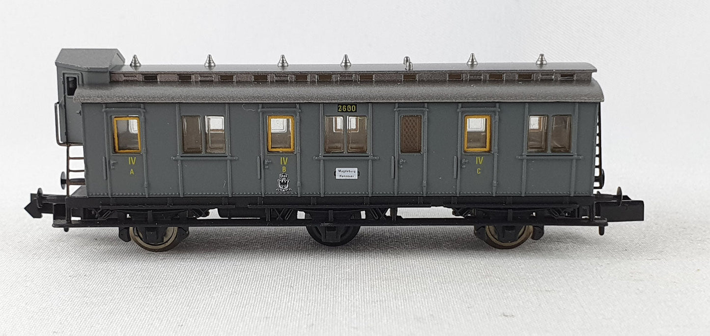 Arnold 3042 KPEV Abteilwagen 4. Kl. mit BrH grau 3-achsig OVP (DP360)