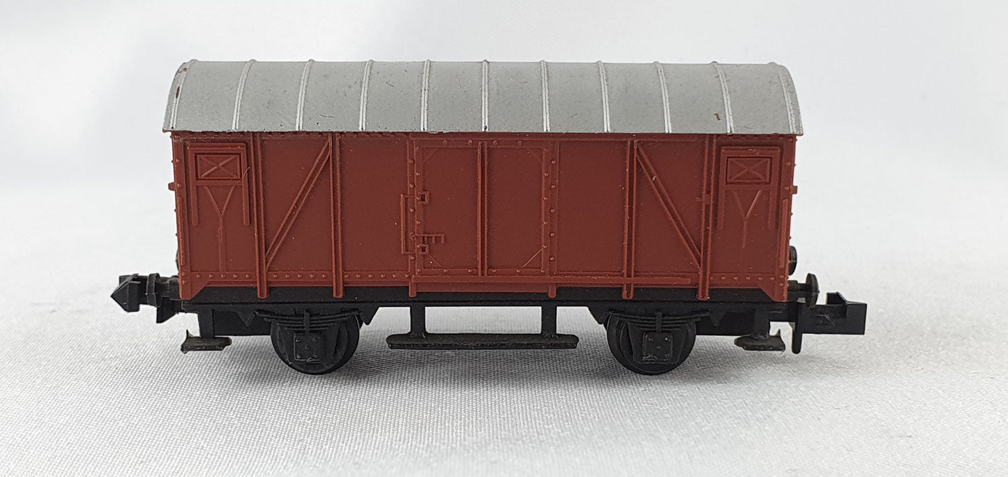 Arnold 0422 ged. Güterwagen (DG399)