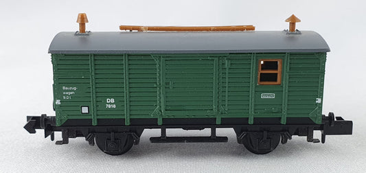 Arnold 0464 DB ged. Güterwagen grün "Bauzugwagen" (DG395)