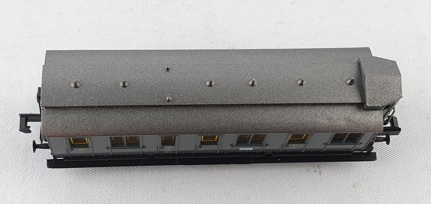 Arnold 3042 KPEV Abteilwagen 4. Kl. mit BrH grau 3-achsig OVP (DP360)