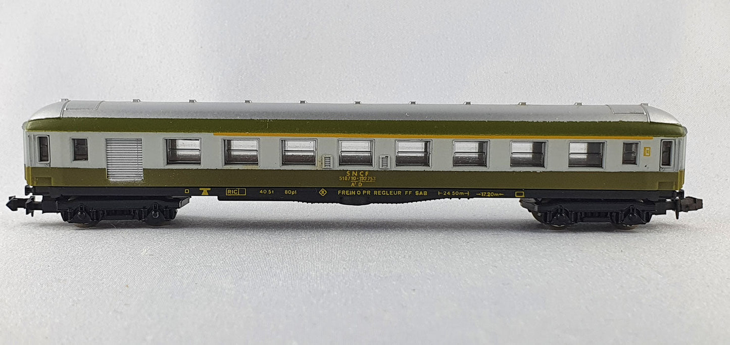 Lima 322 SNCF Abteilwagen 1. Kl. grau / weiss (DP455)