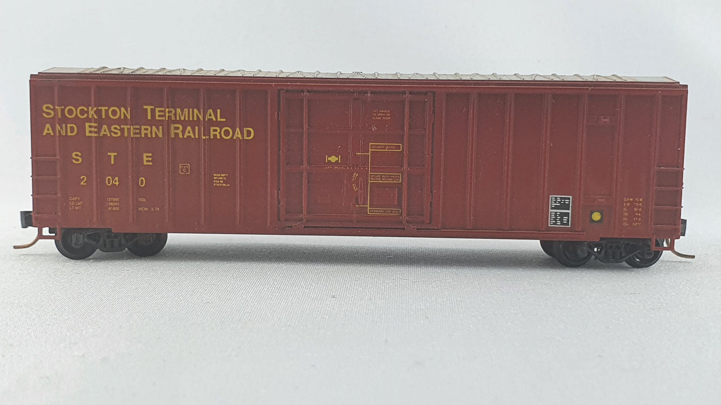 Roundhouse 8826 STE Box Car 50foot OVP (DG221)