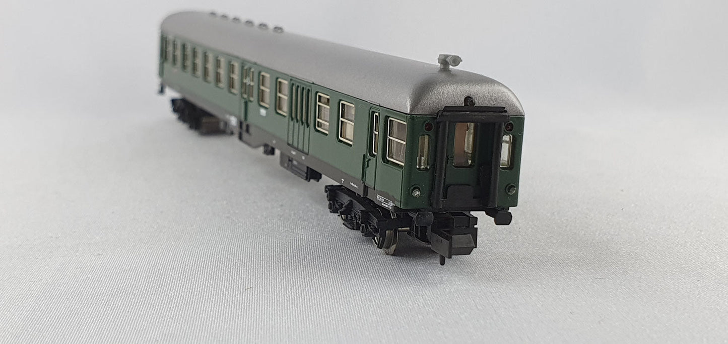 Arnold 3272 DB Mitteleinstiegs-Steuerwagen 3. Kl mit Schlusslicht OVP (DP383)