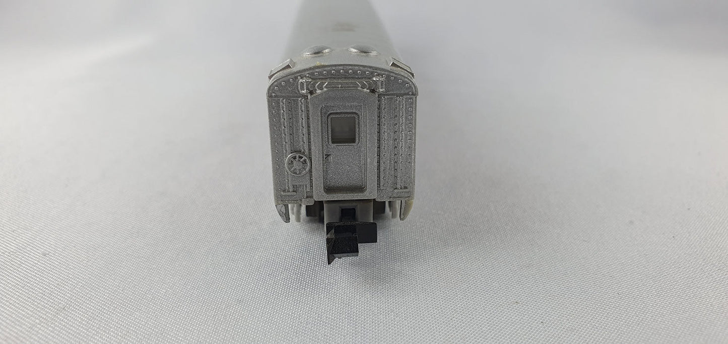 Minitrix 51 3032 00 SF Passenger Car (DP474)