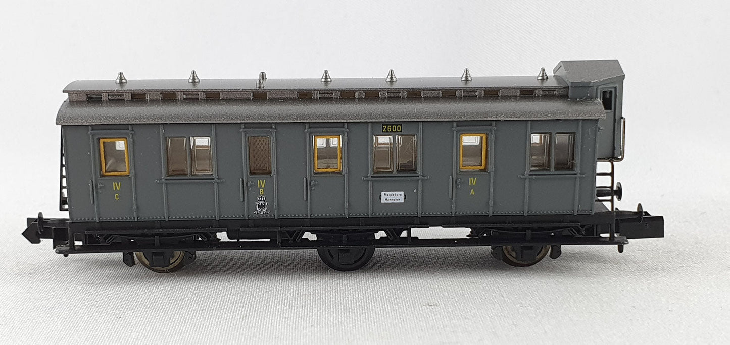 Arnold 3042 KPEV Abteilwagen 4. Kl. mit BrH grau 3-achsig OVP (DP360)