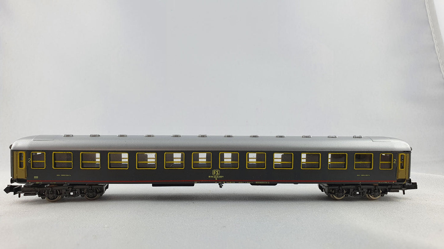 Rivarossi 9523 FS Schnellzugwagen 2. Kl. (DP69)