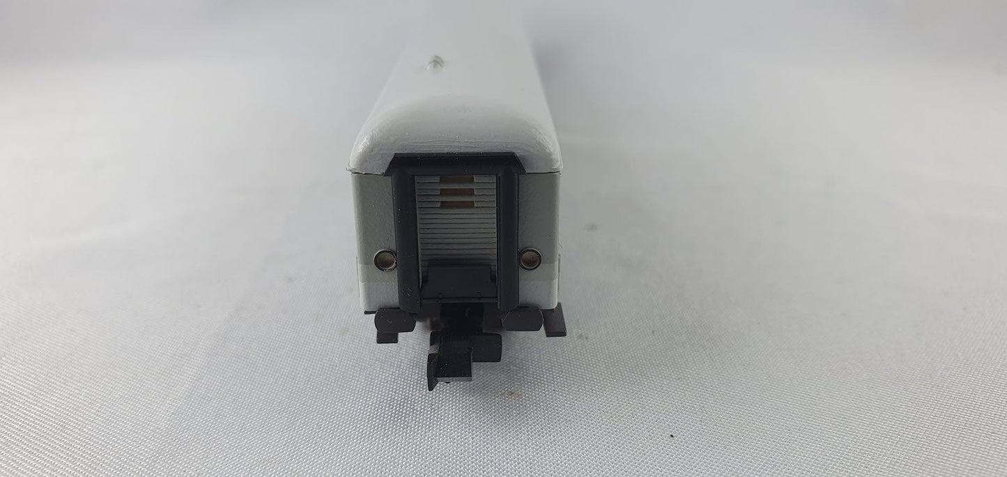 Minitrix 13352 DB Gepäckwagen grau/hellgrau mit Licht (DP567)