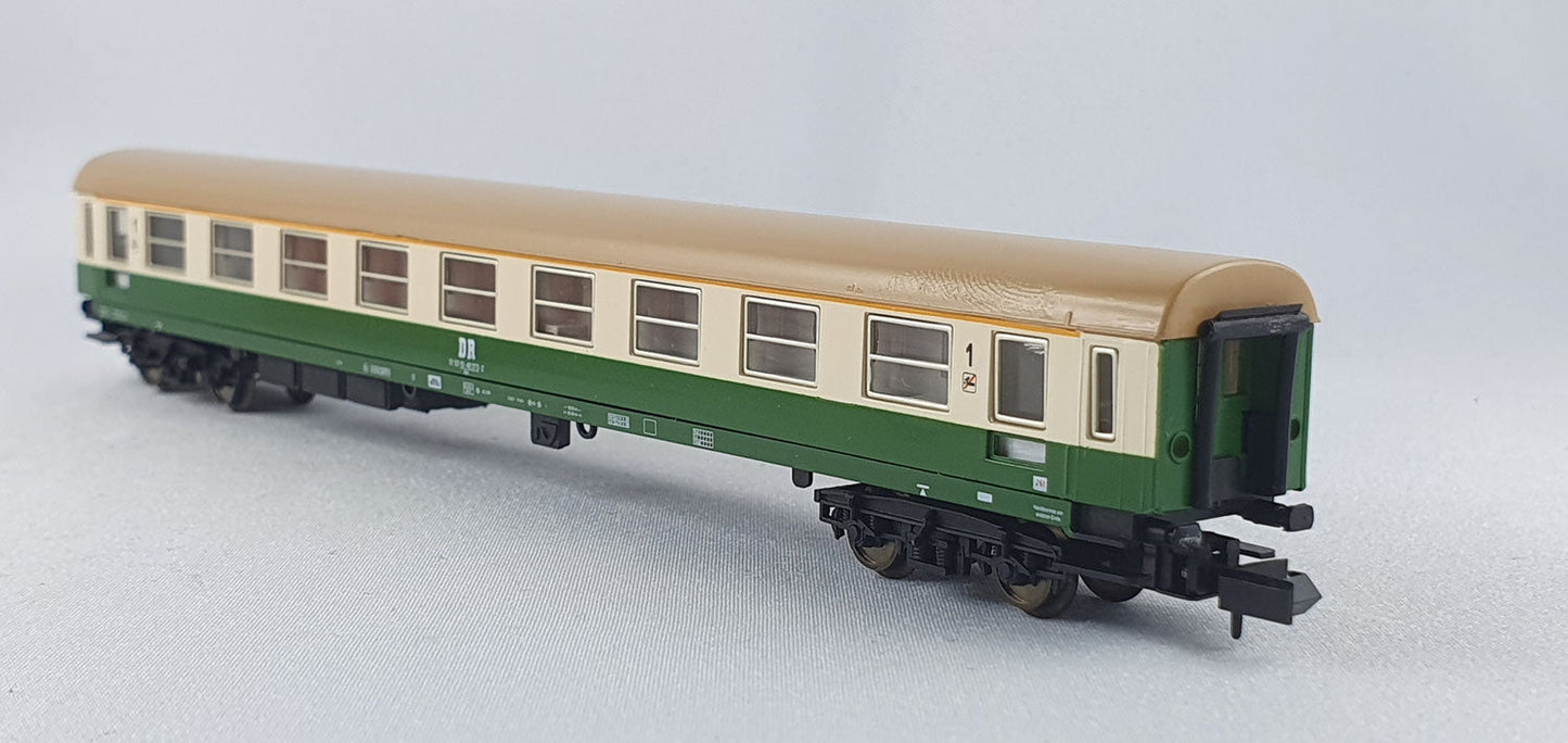 Arnold 3204 DR Schnellzugwagen 1. Kl. grün/beige (DP422
