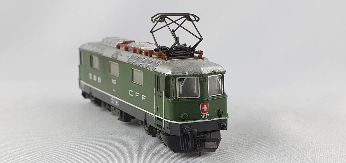 Minitrix 51 2071 00 SBB Re 4/4 mit 1 Pantograph OVP E-Lok (E6984)