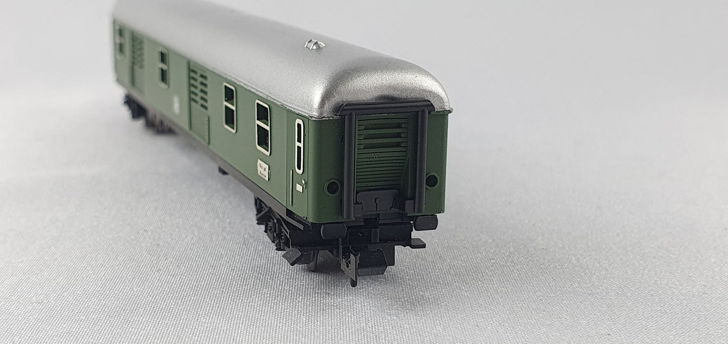 Minitrix 13010 DB Gepäckwagen grün (DP439)
