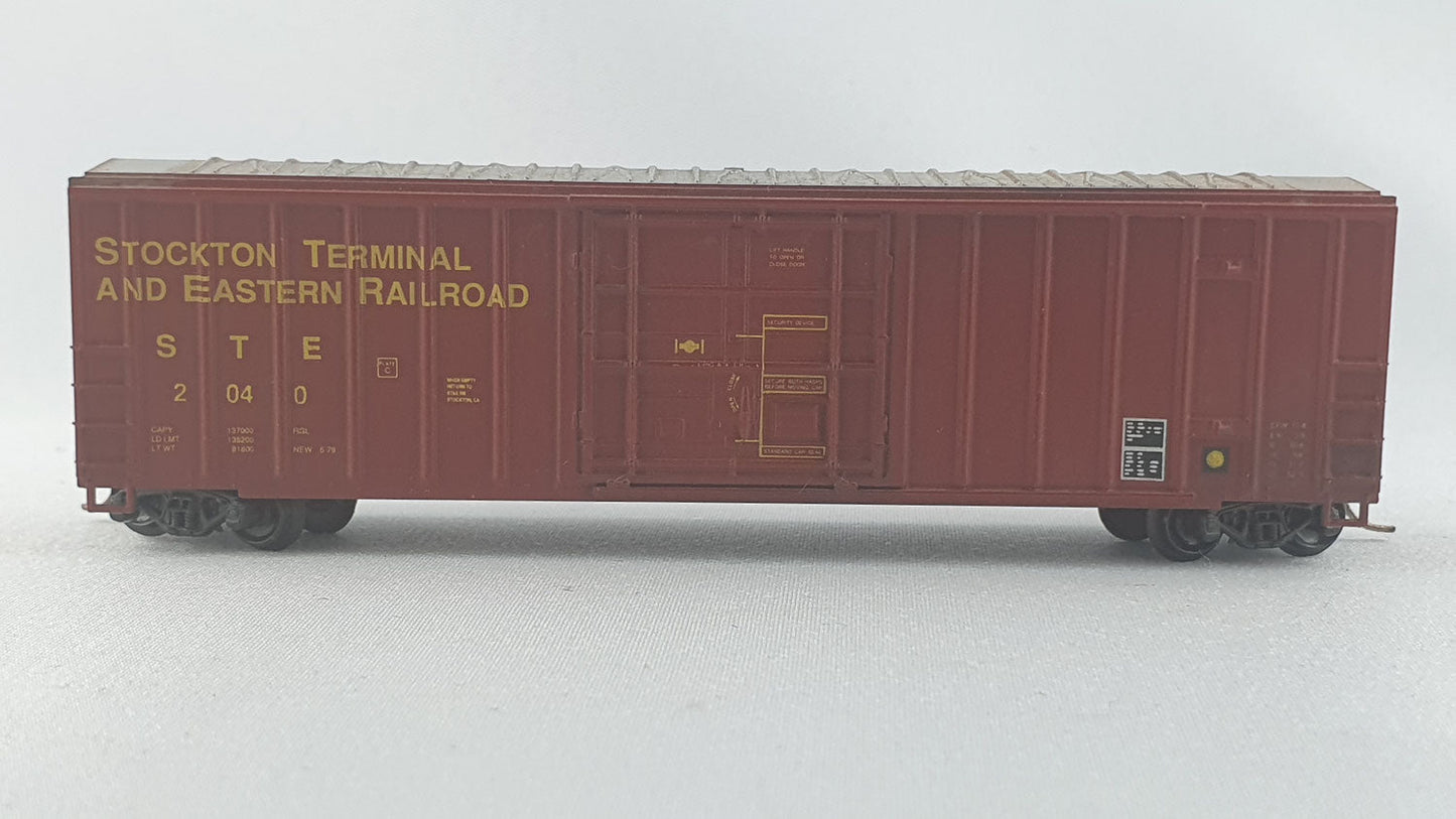 Roundhouse 8826 STE Box Car 50foot OVP (DG221)