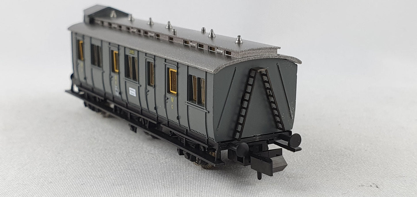 Arnold 3042 KPEV Abteilwagen 4. Kl. mit BrH grau 3-achsig OVP (DP360)