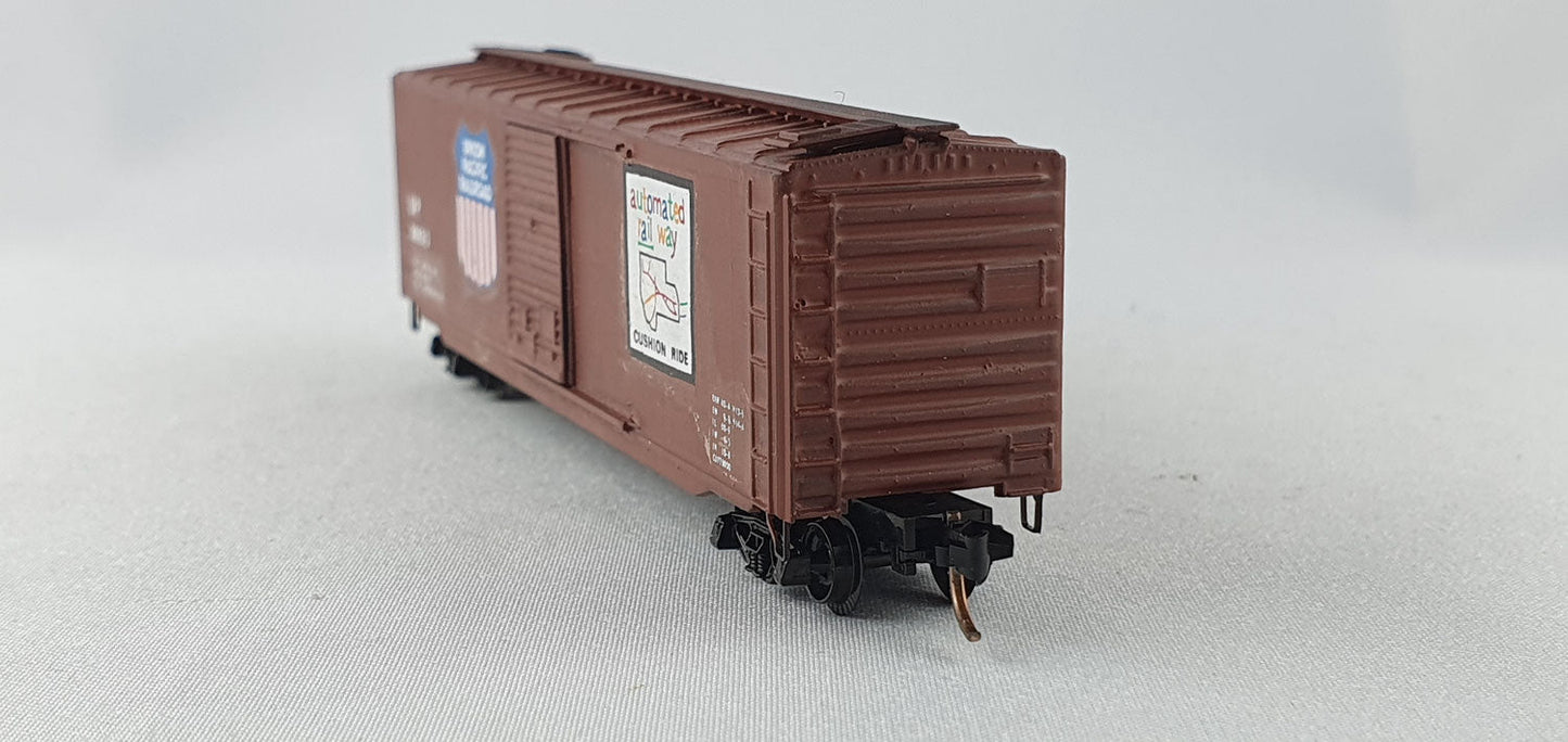 Micro Trains UP  Box Car 50foot (DG542)