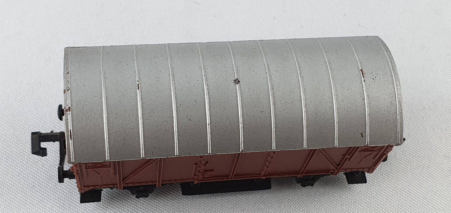 Arnold 0422 ged. Güterwagen (DG399)