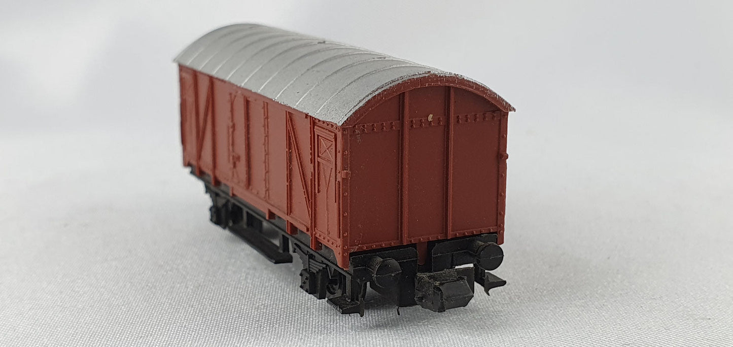 Arnold 0422 ged. Güterwagen (DG399)