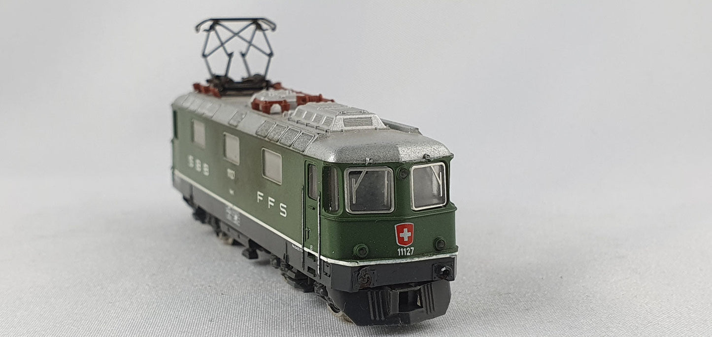 Minitrix 51 2071 00 SBB Re 4/4 mit 1 Pantograph OVP E-Lok (E6984)