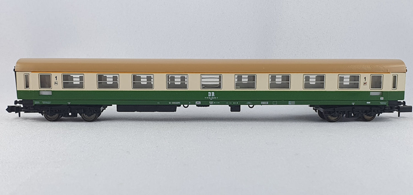 Arnold 3204 DR Schnellzugwagen 1. Kl. grün/beige (DP422