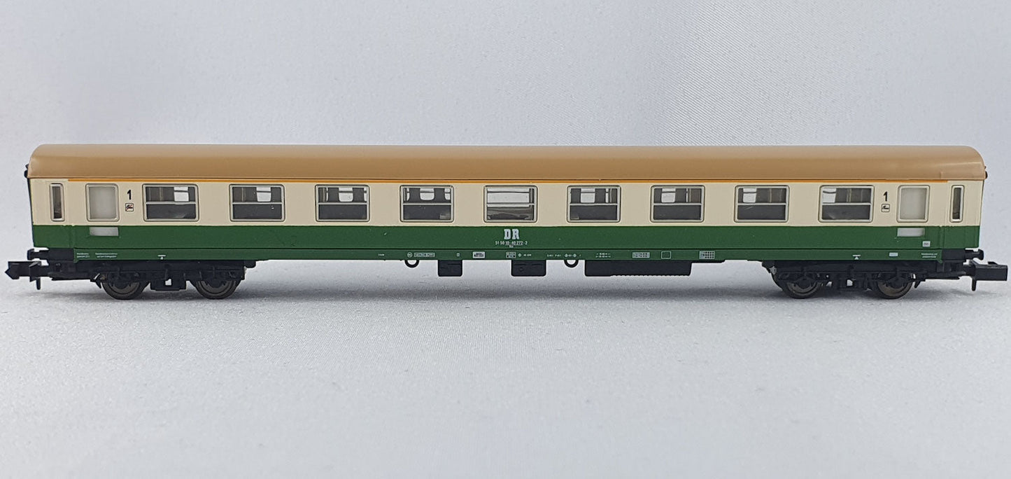 Arnold 3204 DR Schnellzugwagen 1. Kl. grün/beige (DP422