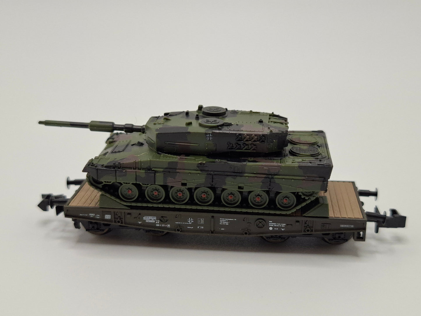Roco 901 DB véhicule de transport de marchandises lourd avec char de combat principal Leopard (camouflage) emballage d'origine (MGN17)
