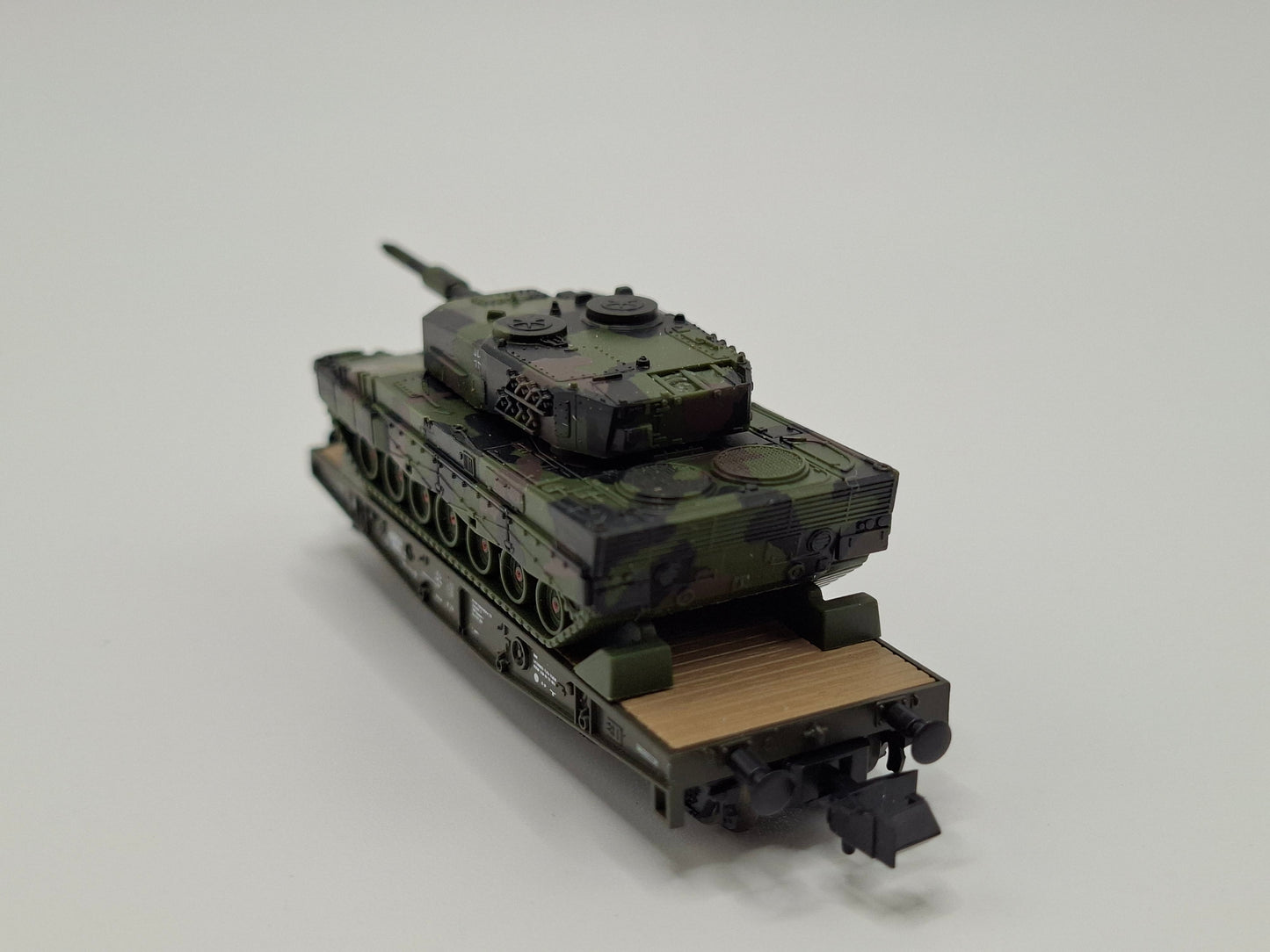 Roco 901 DB véhicule de transport de marchandises lourd avec char de combat principal Leopard (camouflage) emballage d'origine (MGN17)
