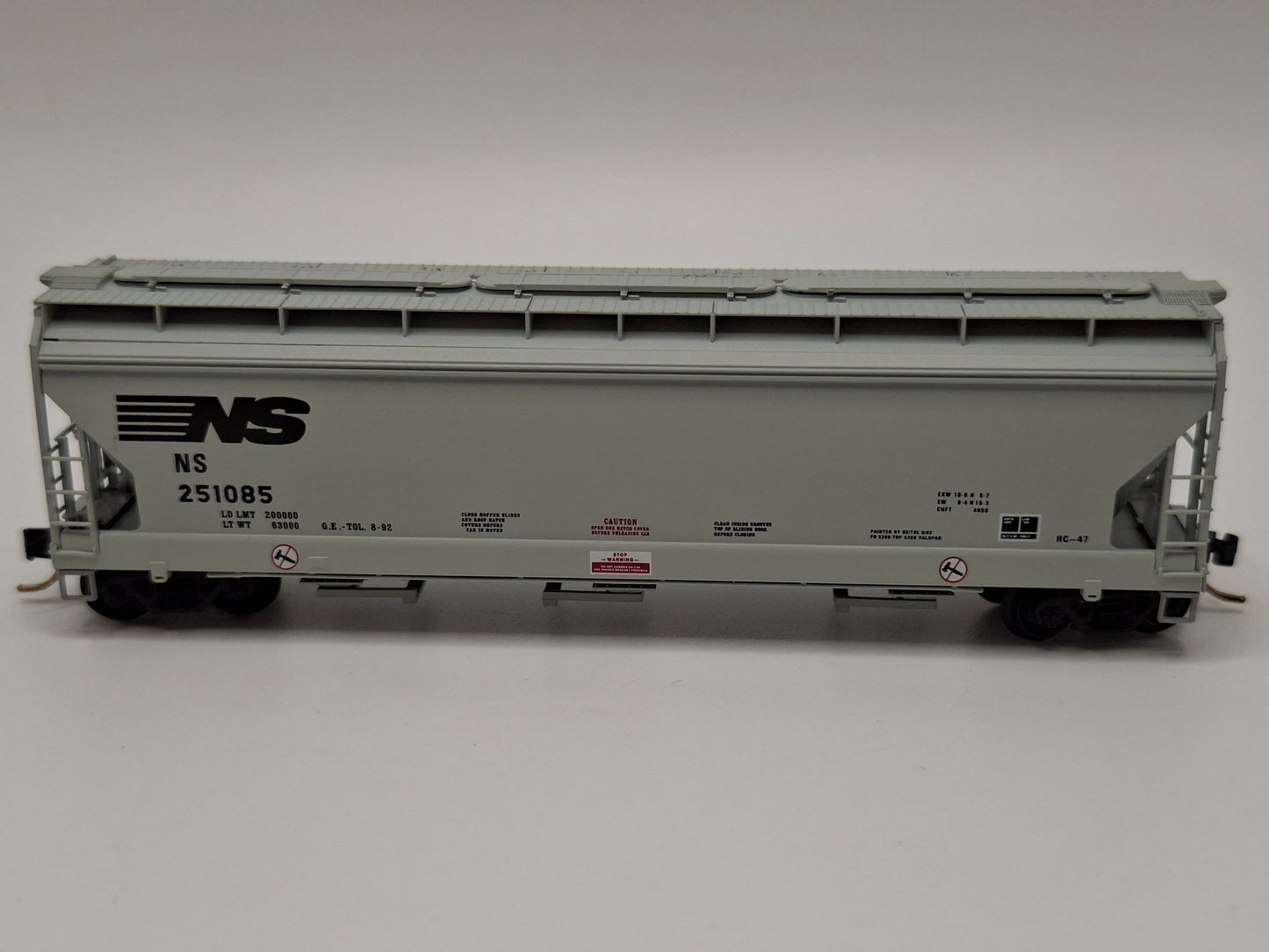 Micro Trains 94030 NS gedeckter Schüttgutwagen OVP (E US181)