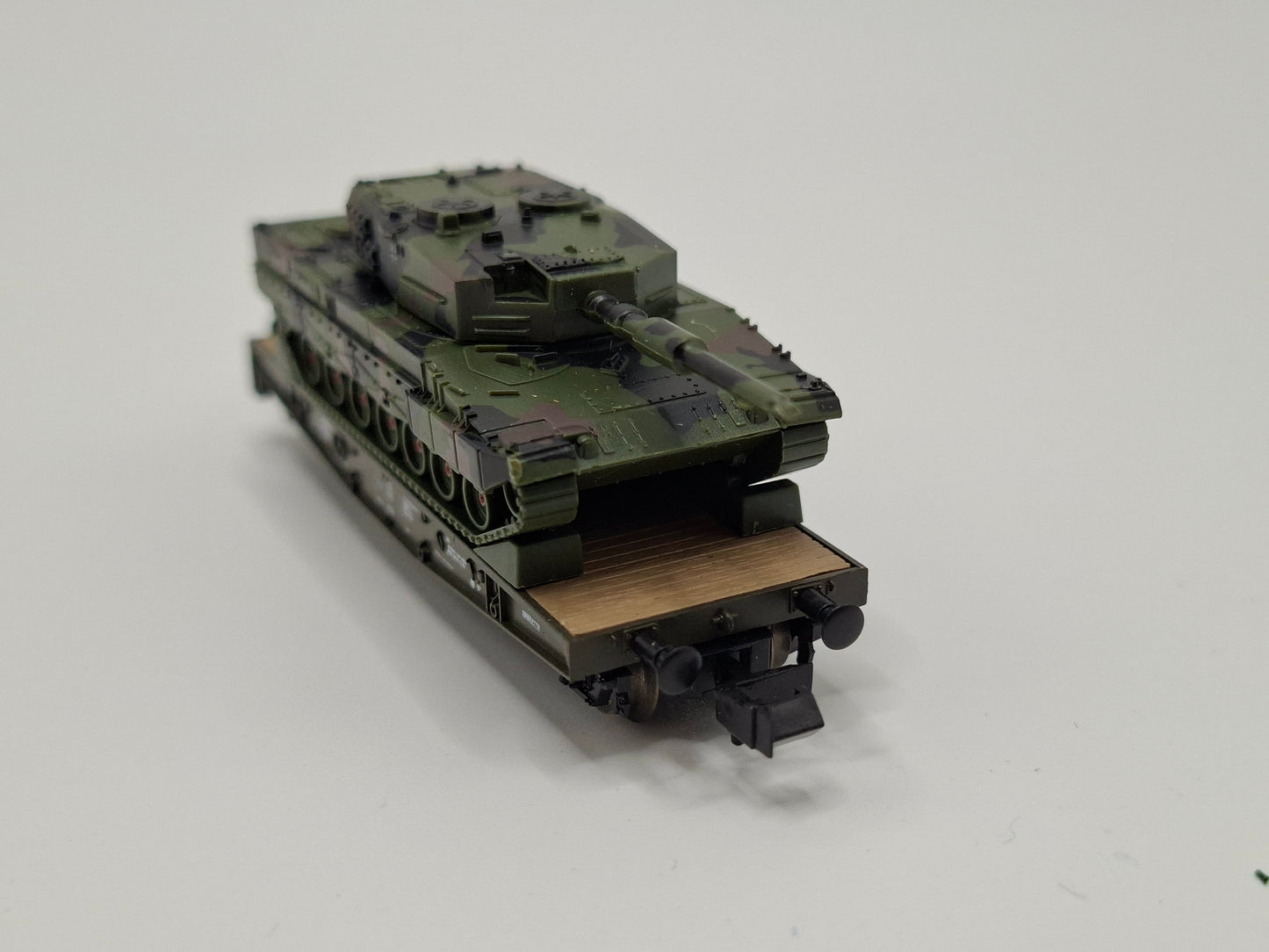 Roco 901 DB véhicule de transport de marchandises lourd avec char de combat principal Leopard (camouflage) emballage d'origine (MGN17)