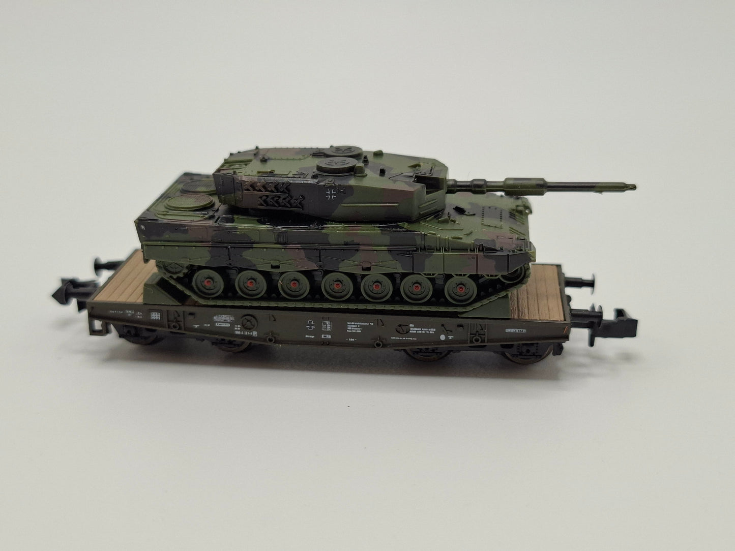Roco 901 DB véhicule de transport de marchandises lourd avec char de combat principal Leopard (camouflage) emballage d'origine (MGN17)