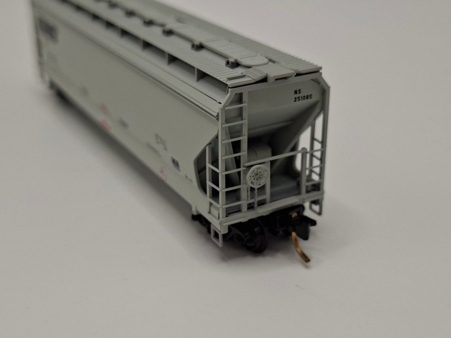 Micro Trains 94030 NS gedeckter Schüttgutwagen OVP (E US181)